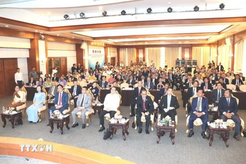 Các đại biểu tham dự Diễn đàn Hợp tác Thương mại, Đầu tư và Du lịch thúc đẩy Hành lang Kinh tế Đông Tây và Tam giác phát triển CLV. (Ảnh: TTXVN phát)