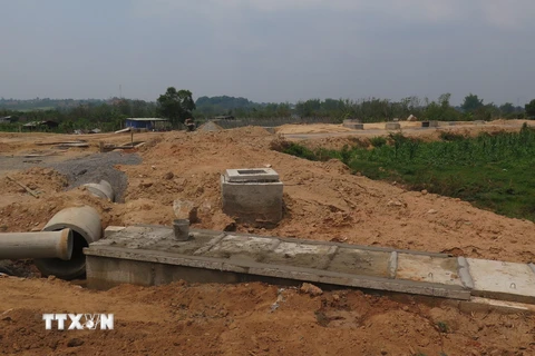 Dự án kè chống lũ lụt, sạt lở các làng đồng bào dân tộc thiểu số dọc sông ĐăkBla trên địa bàn thành phố Kon Tum. (Nguồn: TTXVN)