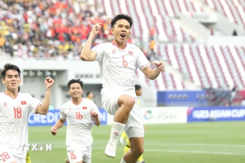 Minh Khoa sút phạt 11m thành công nâng tỷ số lên 2-0 cho U23 Việt Nam trong trận gặp U23 Malaysia. (Ảnh VFF/TTXVN phát)