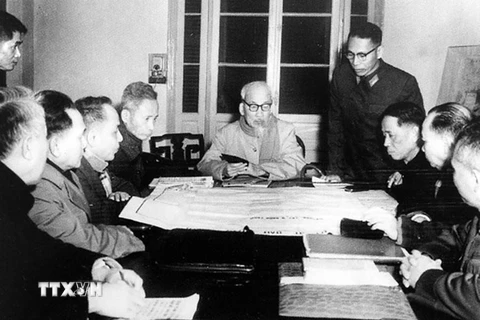 Ngày 28/12/1967, Chủ tịch Hồ Chí Minh họp Bộ Chính trị Trung ương Đảng quyết định chủ trương mở đợt Tổng tiến công và nổi dậy Tết Mậu Thân (1968). (Ảnh: TTXVN)