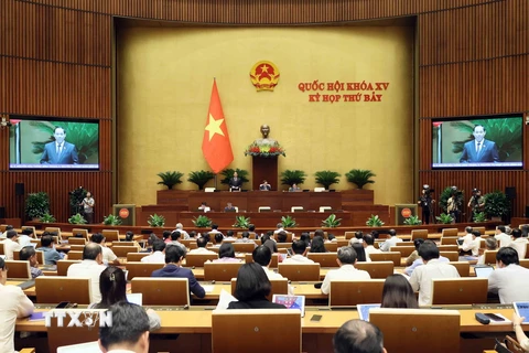 Phó Chủ tịch Quốc hội Trần Quang Phương điều hành phiên họp. (Ảnh: An Đăng/TTXVN)