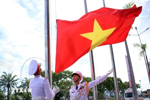 Lễ Thượng cờ các nước tham dự tại Đại hội Thể thao học sinh Đông Nam Á lần thứ 13. (Ảnh: Trần Lê Lâm/TTXVN)