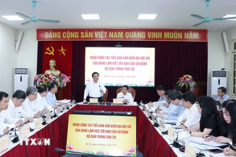 Đoàn Tiểu ban Văn kiện Đại hội XIV của Đảng làm việc với Ban Cán sự Đảng Bộ Giao thông Vận tải. (Ảnh: Phương Hoa/TTXVN)