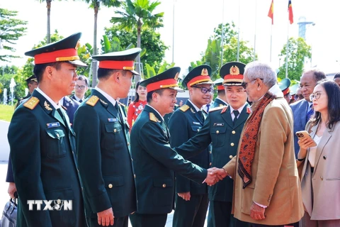 Đại diện lãnh đạo Tập đoàn Viettel đón Tổng thống Timor-Leste Jose Ramos-Horta tới thăm, làm việc tại Tập đoàn. (Ảnh: Tuấn Anh/TTXVN)