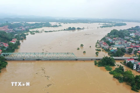 Đến chiều 9/9, nước lũ trên sông Hồng đoạn qua Yên Bái tiếp tục lên chậm. (Ảnh: Tuấn Anh/TTXVN)