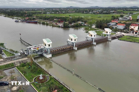 Cống cầu Xe thuộc Hệ thống công trình thủy lợi Bắc Hưng Hải (huyện Tứ Kỳ, tỉnh Hải Dương) là công trình quan trọng trong công tác thoát lũ của toàn hệ thống. (Ảnh: Vũ Sinh/TTXVN)