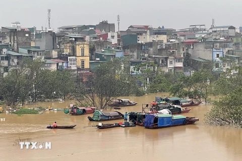 Lũ lên cao gây ngập lụt, cảnh báo cấp độ rủi ro thiên tai do lũ tại Hà Nội ở cấp 2. (Ảnh: Minh Quyết/TTXVN)