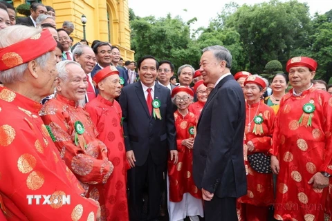 Chủ tịch nước Tô Lâm gặp mặt thân mật các cán bộ cốt cán, người cao tuổi tiêu biểu toàn quốc nhân dịp kỷ niệm 83 năm Ngày truyền thống Người cao tuổi Việt Nam (6/6/1941-6/6/2024). (Ảnh: Nhan Sáng/TTXVN)