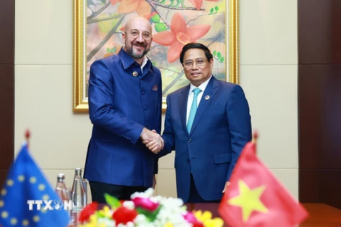 Thủ tướng Phạm Minh Chính gặp Chủ tịch Hội đồng châu Âu Charles Michel. (Ảnh: Dương Giang/TTXVN)