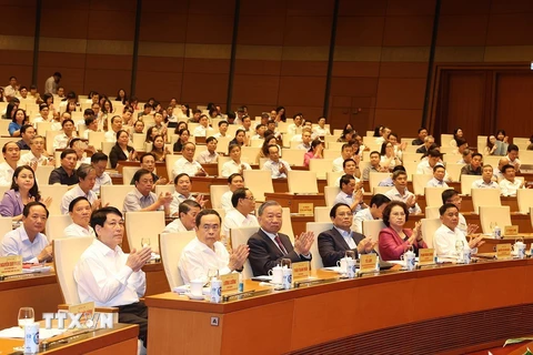 Tổng Bí thư, Chủ tịch nước Tô Lâm cùng các lãnh đạo, nguyên lãnh đạo Đảng, Nhà nước và các đại biểu dự Hội nghị toàn quốc. (Ảnh: Trí Dũng/TTXVN)