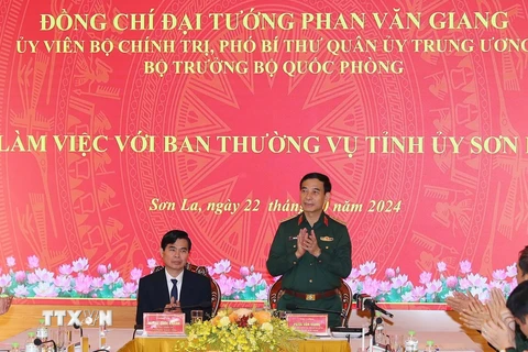 Đại tướng, Bộ trưởng Quốc phòng Phan Văn Giang làm việc với Ban Thường vụ Tỉnh ủy Sơn La. (Ảnh: Trọng Đức/TTXVN)