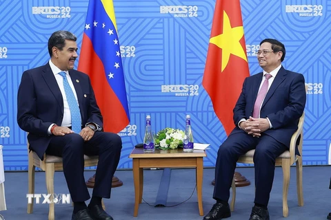 Thủ tướng Phạm Minh Chính gặp Tổng thống Venezuela Nicolas Maduro. (Ảnh: Dương Giang/TTXVN)