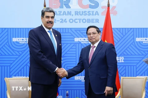 Thủ tướng Phạm Minh Chính gặp Tổng thống Venezuela Nicolas Maduro. (Ảnh: Dương Giang/TTXVN)