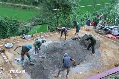 Chung tay xóa nhà tạm, nhà dột nát cho hộ nghèo, hộ cận nghèo. (Nguồn: TTXVN)