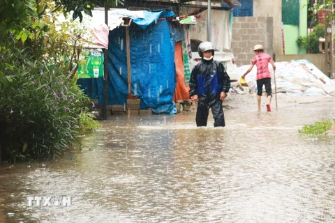 Một khu dân cư ở Quảng Trị bị ngập cục bộ sau mưa lớn. (Ảnh: Nguyên Lý/TTXVN)