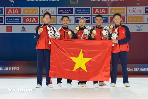 [Photo] Cận cảnh 'hattrick' Vàng của Aerobic Việt Nam tại SEA Gam 32