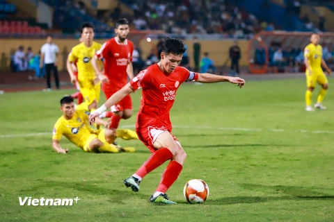 Hoàng Đức lập hattrick kiến tạo, Viettel 'hủy diệt' Sông Lam Nghệ An