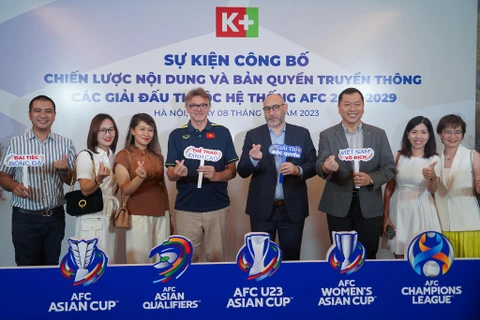 Người hâm mộ nước nhà có thể trực tiếp theo dõi hành trình của thầy trò huấn luyện viên Troussier tại các giải đấu lớn thông qua dịch vụ Truyền hình K+. (Ảnh: Việt Anh/Vietnam+)