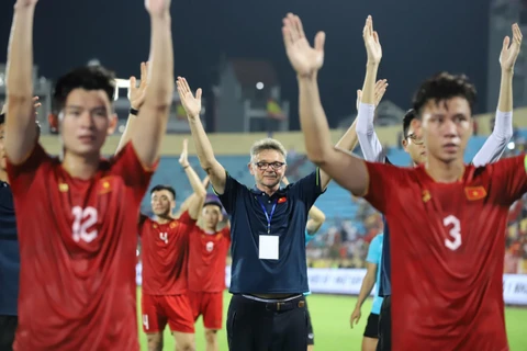 Huấn luyện viên Troussier giành chiến thắng thứ hai liên tiếp cùng Đội tuyển Việt Nam. (Ảnh: Hoài Nam/Vietnam+)