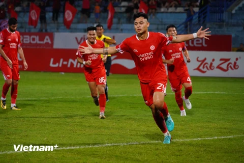 [Photo] Đức Chiến 'hóa CR7' kéo Viettel vào Top 4 V-League 2023 