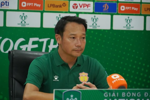 Huấn luyện viên Vũ Hồng Việt (Thép Xanh Nam Định) cho biết ông không đánh giá cao chất lượng của nhóm cầu thủ dự bị tại Công an Hà Nội. (Ảnh: Việt Anh/Vietnam+)