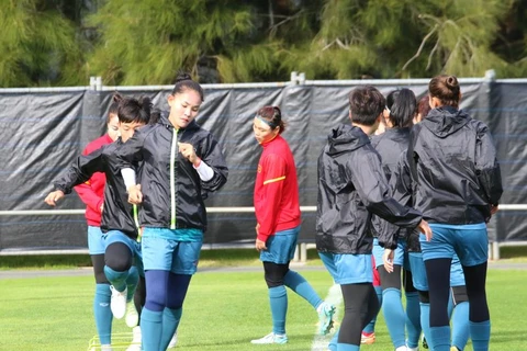 Trung vệ Chương Thị Kiều và các đồng đội tập luyện để chuẩn bị cho trận đấu gặp Đội tuyển Nữ Bồ Đào Nha tại World Cup 2023. (Ảnh: VFF)