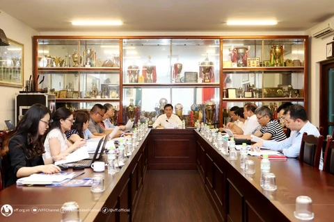 Liên đoàn Bóng đá Việt Nam tiến hành cuộc họp để chuẩn bị cấp phép cho các câu lạc bộ tham dự Giải Vô địch Quốc gia mùa giải 2023/2024. (Ảnh: VFF)