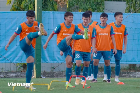 Đội tuyển U23 Việt Nam thoải mái trong buổi tập cuối cùng tại Hà Nội