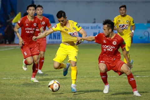 Trận tranh Siêu Cúp Quốc gia giữa Công an Hà Nội và Đông Á Thanh Hóa là điểm khởi đầu cho mùa giải Bóng đá Chuyên nghiệp Việt Nam 2023/24. (Ảnh: Việt Anh/Vietnam+)