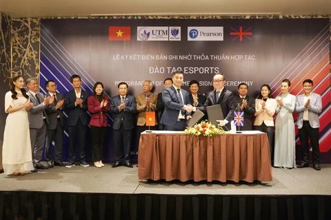 Trường Đại học UTM và Tổ chức Giáo dục Pearson Vương Quốc Anh tiến hành ký kết thỏa thuận hợp tác về đào tạo eSports tại Việt Nam. (Ảnh: BTC)