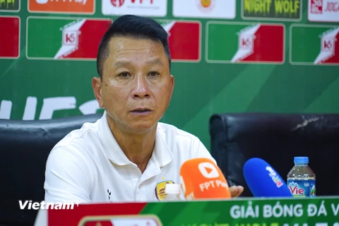 Huấn luyện viên Văn Sỹ Sơn cho biết Quảng Nam chỉ 'bung sức' trong hiệp hai khi đối đầu với Công an Hà Nội. (Ảnh: Việt Anh/Vietnam+)