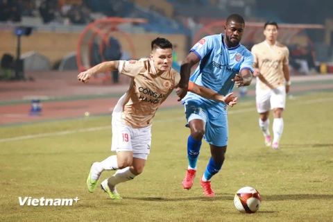 Quang Hải ghi bàn giúp Công an Hà Nội giành chiến thắng 3-0 trước Becamex Bình Dương. (Ảnh: Việt Anh/Vietnam+)