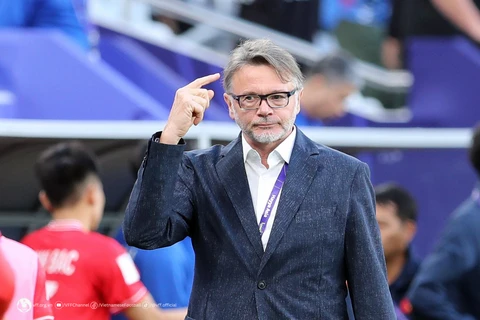 Huấn luyện viên Troussier muốn các học trò sẽ duy trì sự tự tin và tích cực để chuẩn bị cho lượt trận thứ hai gặp Đội tuyển Indonesia. (Ảnh: VFF)