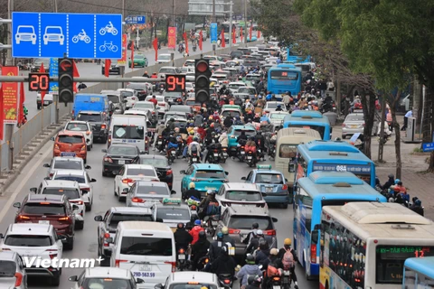 Giao thông Thủ đô ùn tắc trong ngày cuối cùng của kỳ nghỉ Tết Nguyên đán 2024. (Ảnh: PV/Vietnam+)