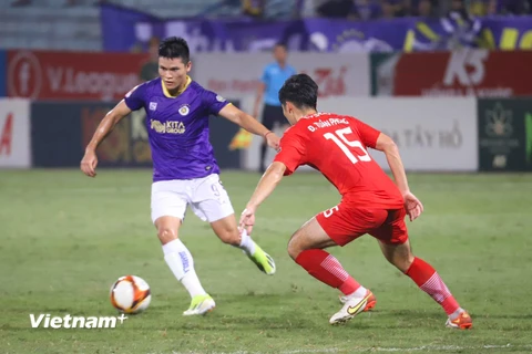 Hà Nội FC (áo tím) nhận thất bại 0-2 trước Thể Công-Viettel ở vòng 17 V-League 2023/24. (Ảnh: Việt Anh/Vietnam+)