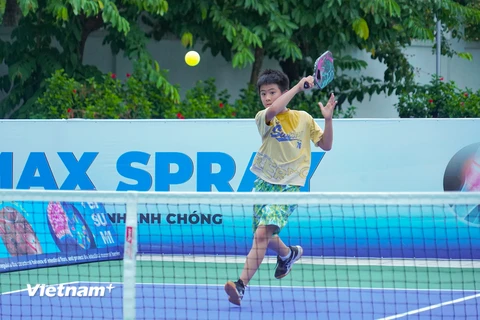 Môn thể thao Pickleball thu hút người chơi ở mọi lứa tuổi. (Ảnh: Việt Anh/Vietnam+)