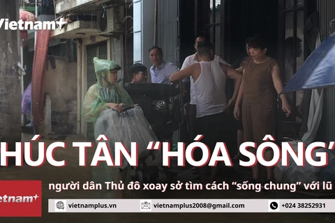 Hà Nội: Phúc Tân "hóa sông," người dân xoay sở tìm cách "sống chung" với lũ