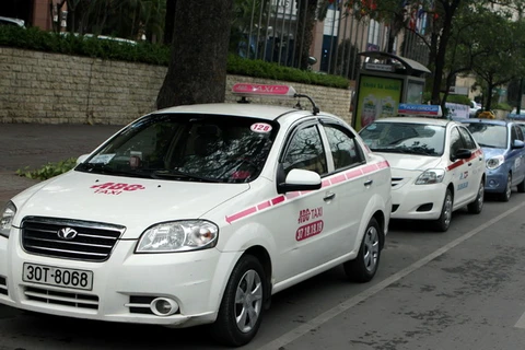 Hà Nội: Bắt 2 đối tượng cướp tài sản của tài xế taxi 