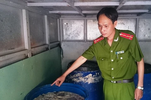 Hà Nội: Bắt quả tang 2 đối tượng chở 250kg nội tạng bốc mùi 
