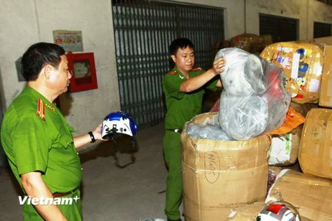 Hà Nội: Thu giữ hơn 5.000 mũ bảo hiểm kém chất lượng 