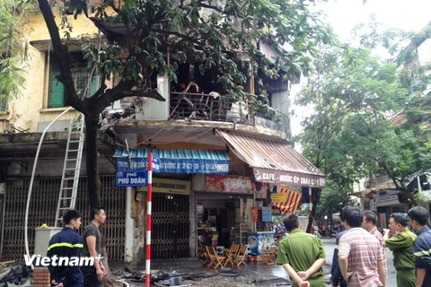 Hà Nội: Cháy lớn ở phố Phủ Doãn, 3 căn phòng bị thiêu rụi