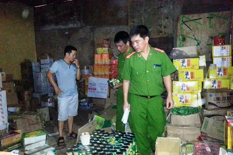 "Phù phép" hàng nghìn hộp ngô hạt Trung Quốc thành xuất xứ Mỹ 