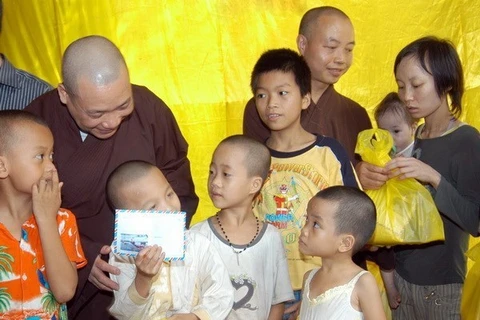 Chuyển người được nuôi dưỡng ở chùa Bồ Đề vào trung tâm bảo trợ