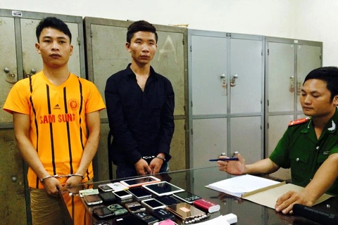 Hà Nội: Bắt khẩn cấp cặp đôi chuyên cướp giật của phụ nữ