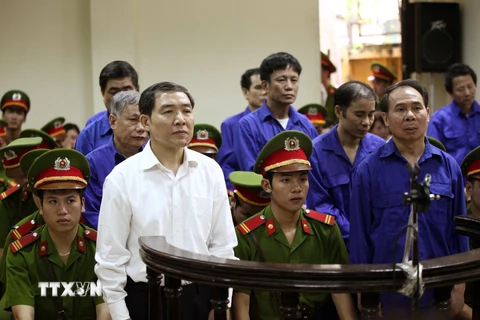 Bị can Dương Chí Dũng tại một phiên xét xử vụ án Vinashin. (Ảnh: TTXVN)