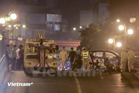 Hiện trường vụ tai nạn nghiêm trọng trên cầu vượt Thái Hà đêm 8/11 (Ảnh: Minh Sơn/Vietnam+) 