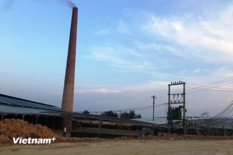 Trạm điện công suất lớn được xây dựng để phục vụ cho lò gạch sai phép ở Sóc Sơn (Ảnh: PV/Vietnam+)