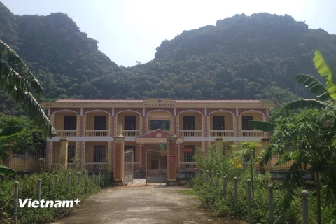 Gần 10 năm kể từ khi khởi công, trạm y tế B xã Trần Phú, huyện Chương Mỹ, Hà Nội vẫn ở trong cảnh "mồ côi", bị bỏ không gây lãng phí lớn. (Ảnh: Sơn Bách/Vietnam+)