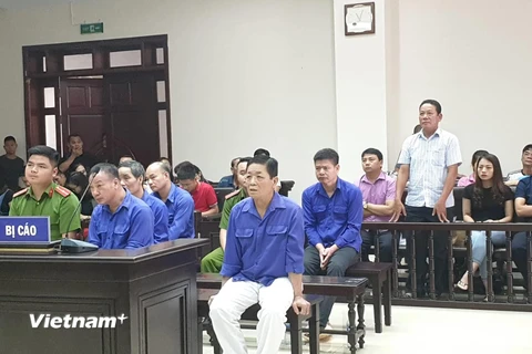 Các bị cáo tại phiên tòa. (Ảnh: PV/Vietnam+) 