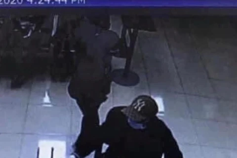 Hình ảnh tên cướp do camera an ninh ghi lại. 